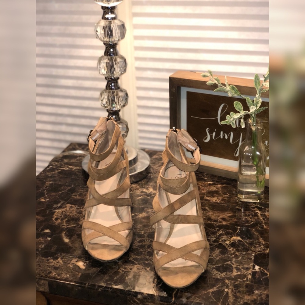 BEIGE HEELS